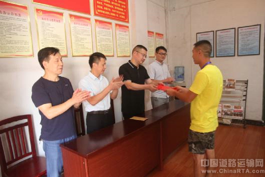 萍鄉(xiāng)長運開展向“見義勇為、舍己救人”好司機寧敏同志學習活動