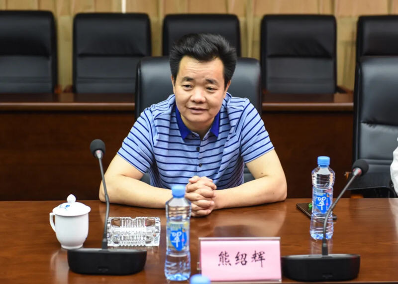 江西長(zhǎng)運(yùn)與南昌市工傷和職工失業(yè)保險(xiǎn)服務(wù)中心召開“彰顯省會(huì)擔(dān)當(dāng)，我們?cè)趺锤伞逼髽I(yè)研討專題會(huì)