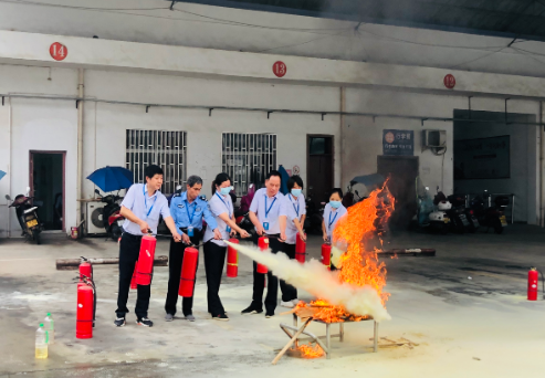 婺源公交、婺源長(zhǎng)運(yùn)舉行消防安全培訓(xùn)