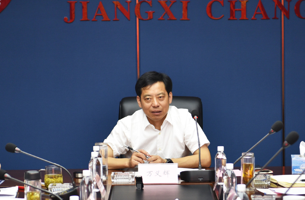 南昌市政公用集團(tuán)黨委副書記、總經(jīng)理萬義輝一行調(diào)研江西長運(yùn)