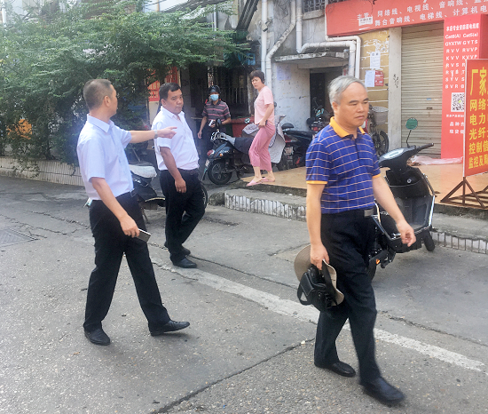 戴豪贛督導(dǎo)長(zhǎng)鴻物業(yè)文明創(chuàng)建、疫情防控及安全生產(chǎn)工作