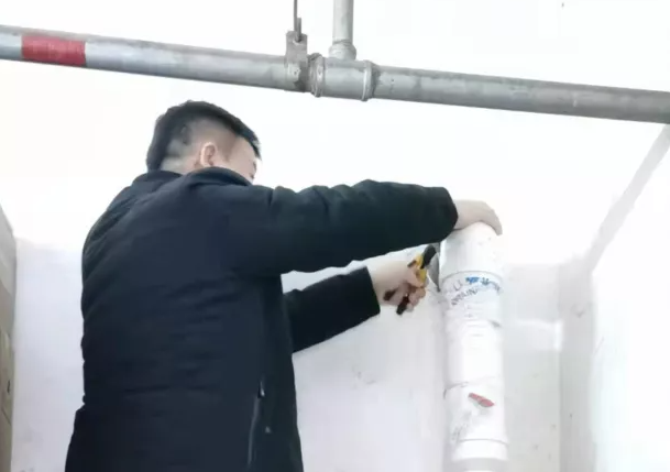 長運(yùn)物業(yè):長欣分公司維修地下室水管