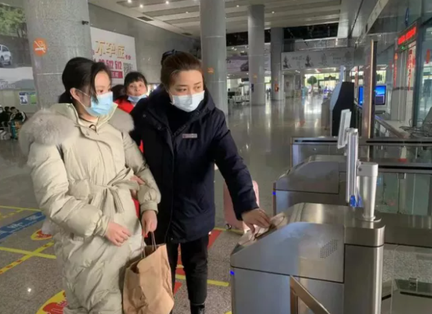 愛心接力，閉環(huán)服務(wù)，助盲人旅客回家
