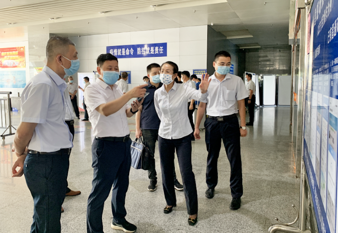 都市城際公交：市交通局、市道路運(yùn)輸服務(wù)中心領(lǐng)導(dǎo)督導(dǎo)南昌長途汽車西站疫情防控工作