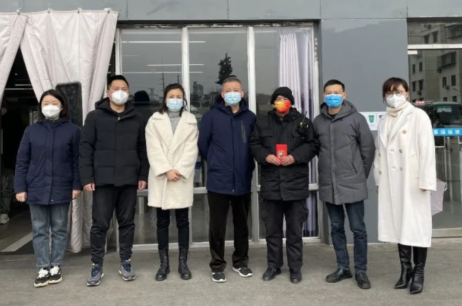 張小平、戴豪贛、黃俊、劉志堅慰問困難職工