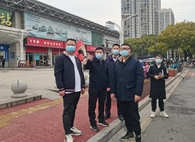 市道路運輸服務(wù)中心領(lǐng)導(dǎo)督導(dǎo)都市城際公交文明創(chuàng)建、安全生產(chǎn)工作