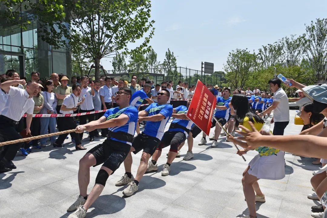 江西長運(yùn)參加南昌交投集團(tuán)拔河比賽首戰(zhàn)告捷  劉磊到場助威、占梁帶隊