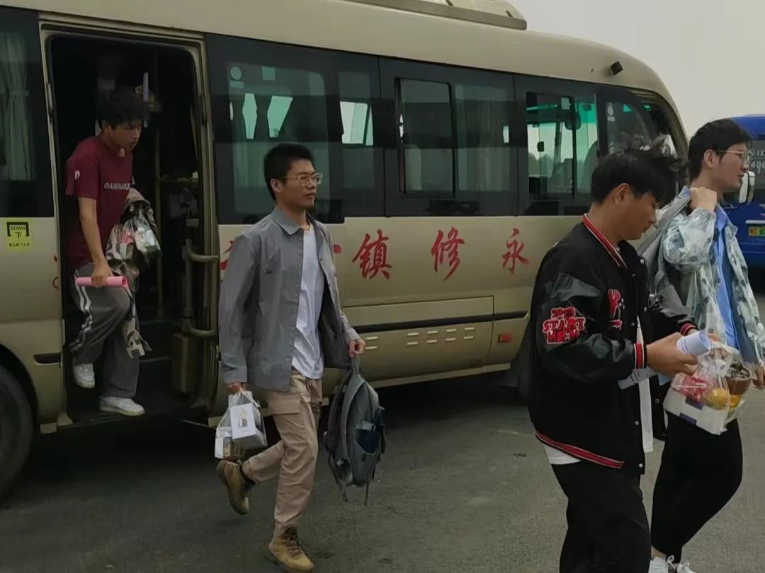 九江長運(yùn):圓滿完成機(jī)電學(xué)院運(yùn)動會學(xué)生轉(zhuǎn)運(yùn)任務(wù)