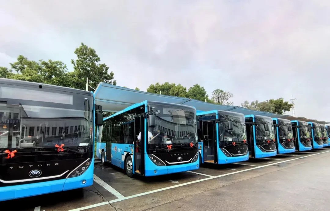婺源公交：五一大禮包 8輛新純電動公交車正式上線運(yùn)營啦！