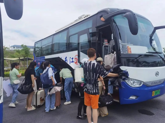 吉安公司:新干長運圓滿完成大學生排舞大賽運輸任務(wù)