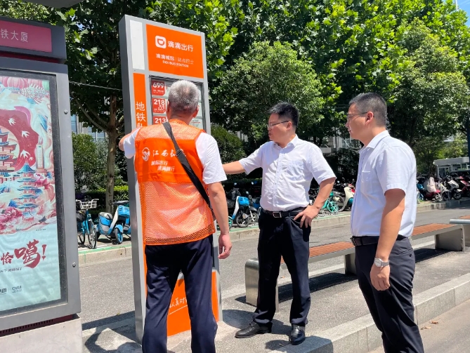 都市城際公交 公司領(lǐng)導深入一線檢查安全生產(chǎn)工作