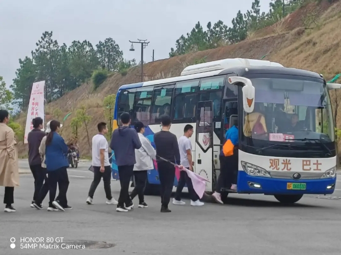 撫州長(zhǎng)運(yùn):圓滿(mǎn)完成“和美村寨 民族團(tuán)結(jié)跑”運(yùn)輸保障任務(wù)