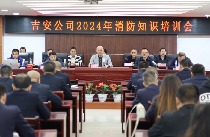 吉安公司:開(kāi)展公交車應(yīng)急逃生滅火救援實(shí)戰(zhàn)演練活動(dòng)