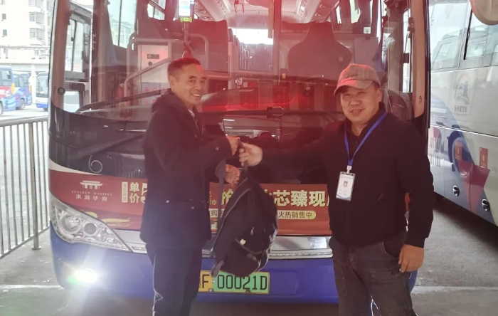 撫州長運(yùn):乘客遺失背包 公交人及時(shí)歸還
