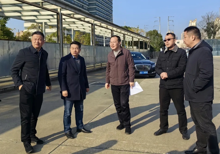 都市城際公交：紅谷灘區(qū)組織部、社會工作部調(diào)研長途汽車西站充電區(qū)服務(wù)驛站