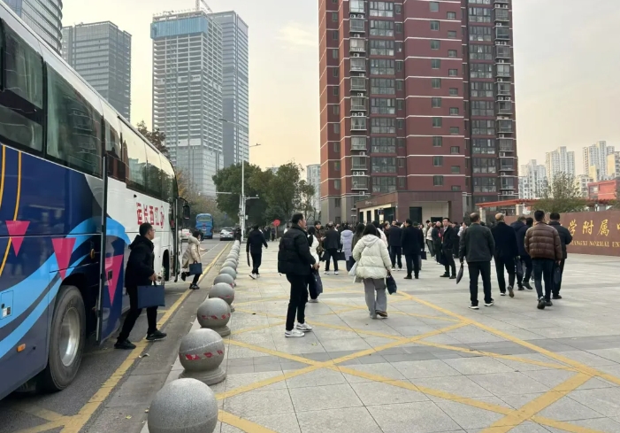 都市城際公交:圓滿完成全國第三十一屆校長峰會運輸保障任務(wù)