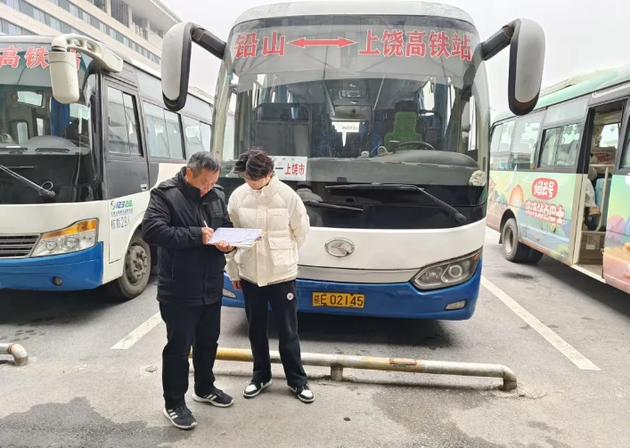 上饒汽運(yùn):開(kāi)展車輛安全檢查 護(hù)航“元旦”交通運(yùn)輸安全