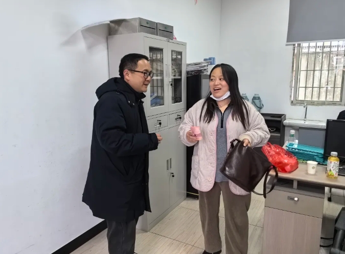 上饒汽運(yùn):駕駛員拾金不昧 歸還萬元現(xiàn)金