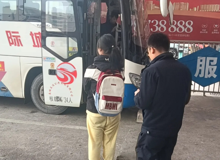 撫州長運:警民愛心接力 護(hù)送走失女孩回家